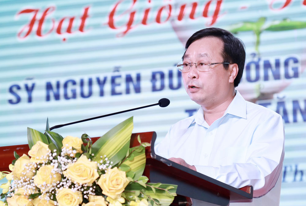 10.8.2019_chu_tich_ubnd_tinh_phat_bieu.jpg