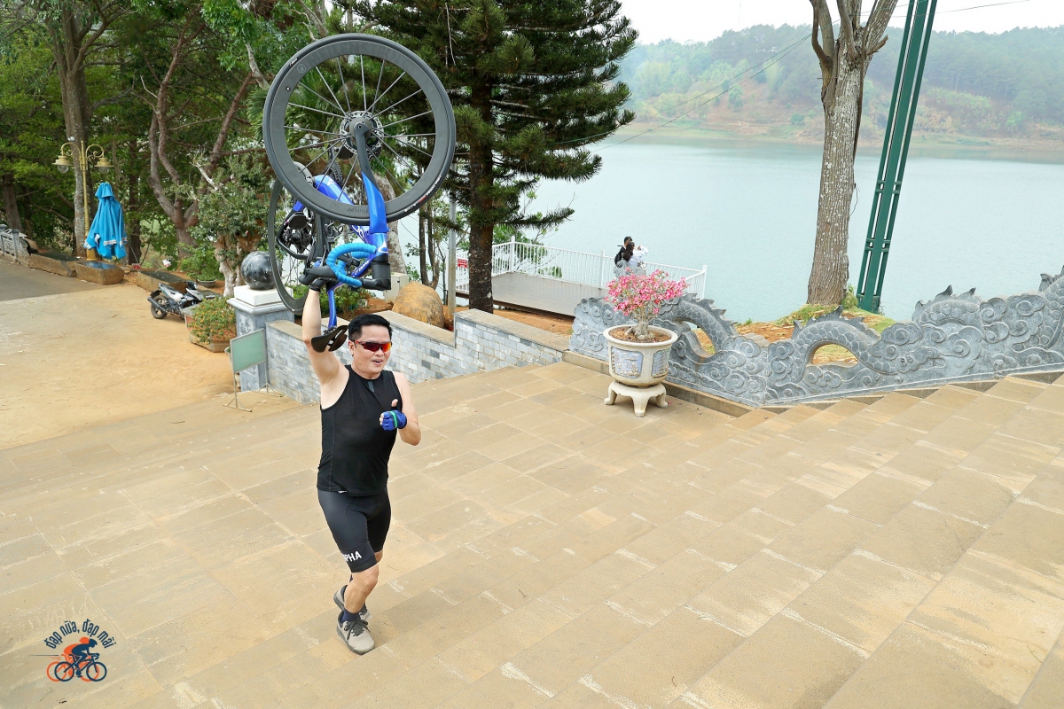 len_dinh_huy_hoang_thang_hoa.jpg