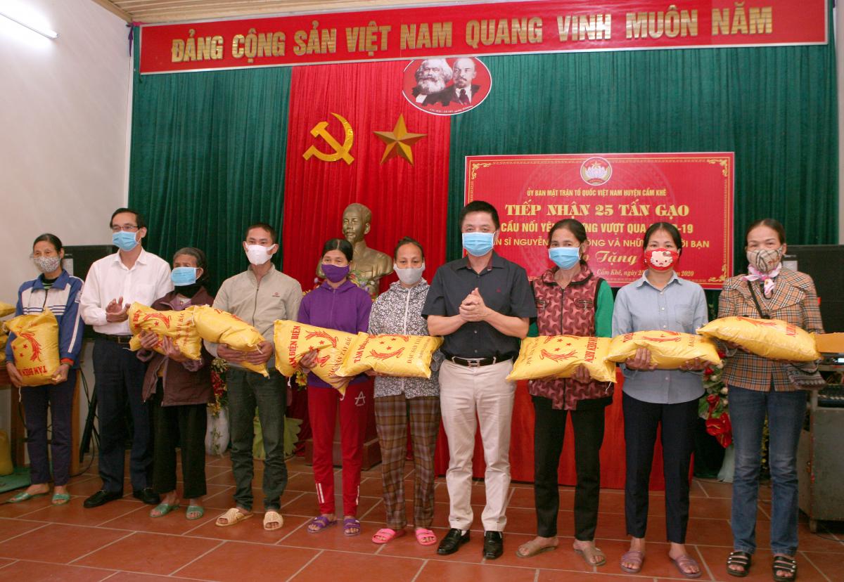 trao_tang_30_tan_gao_cam_khe_1.jpg