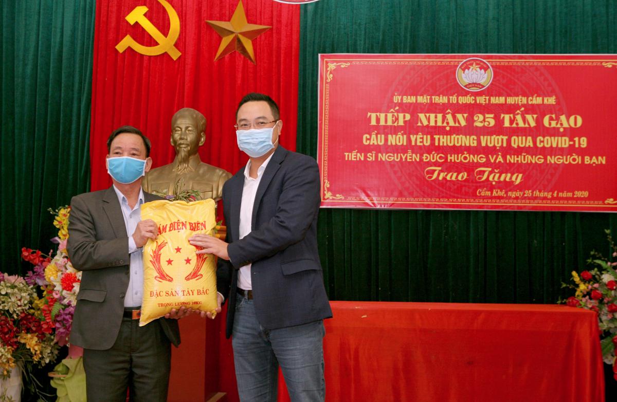 trao_tang_30_tan_gao_cam_khe_2.jpg