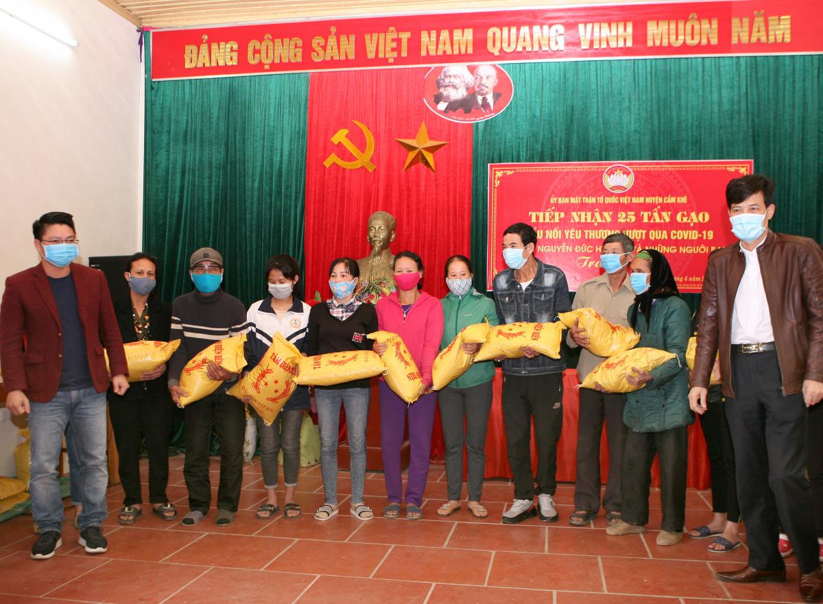 trao_tang_30_tan_gao_cam_khe_3.jpg