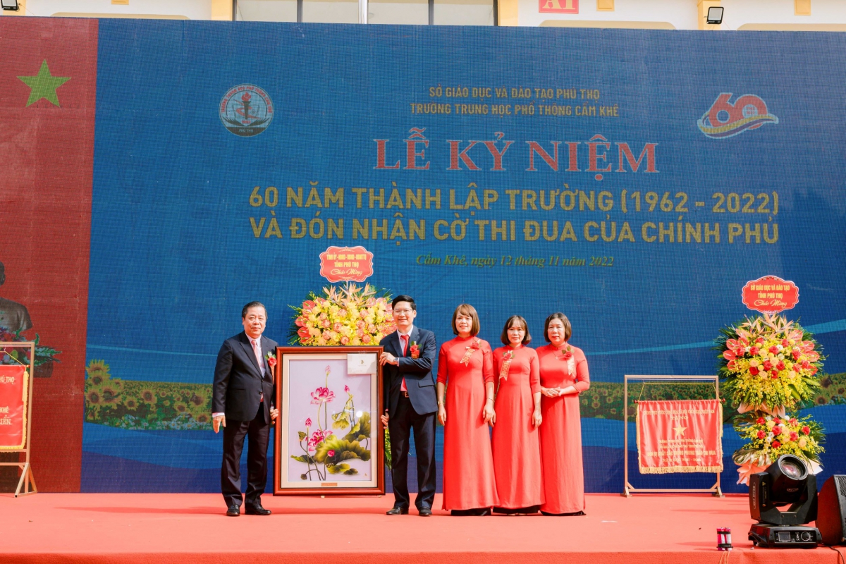 truong_thpt_cam_khe_2.jpg